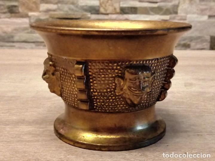Antig&uuml;edades: Antiguo almirez o mortero de bronce y mano - Foto 4