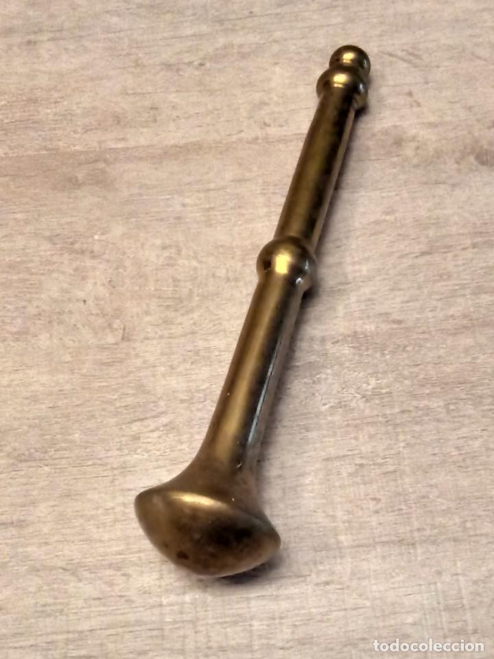 Antig&uuml;edades: Antiguo almirez o mortero de bronce y mano - Foto 7