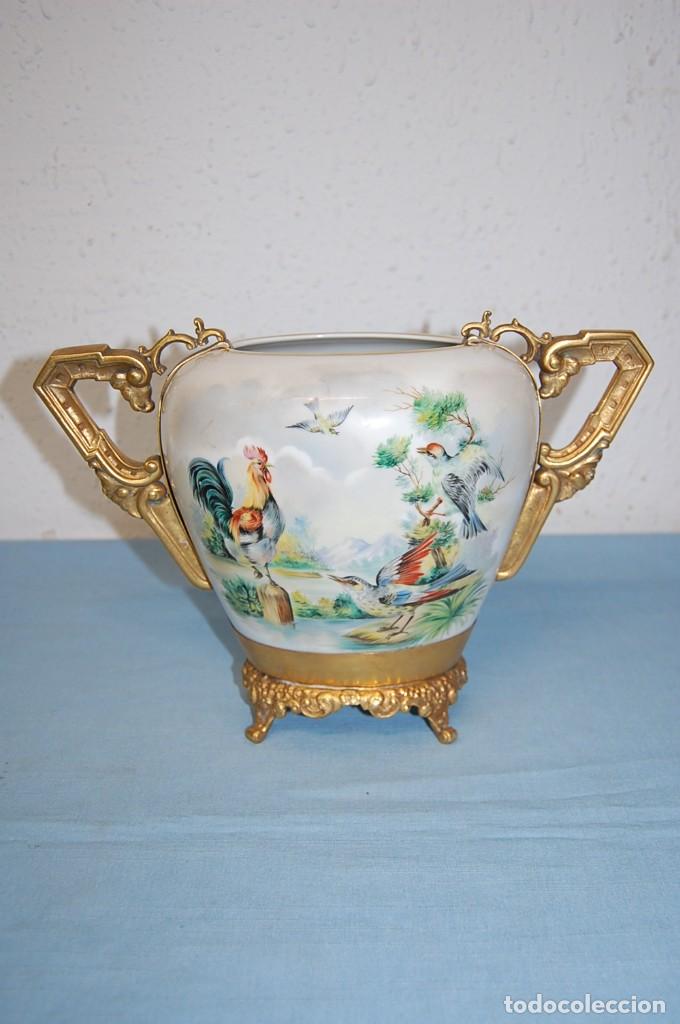 Antig&uuml;edades: CENTRO EN PORCELANA CON MARCA EN BASE - Foto 1