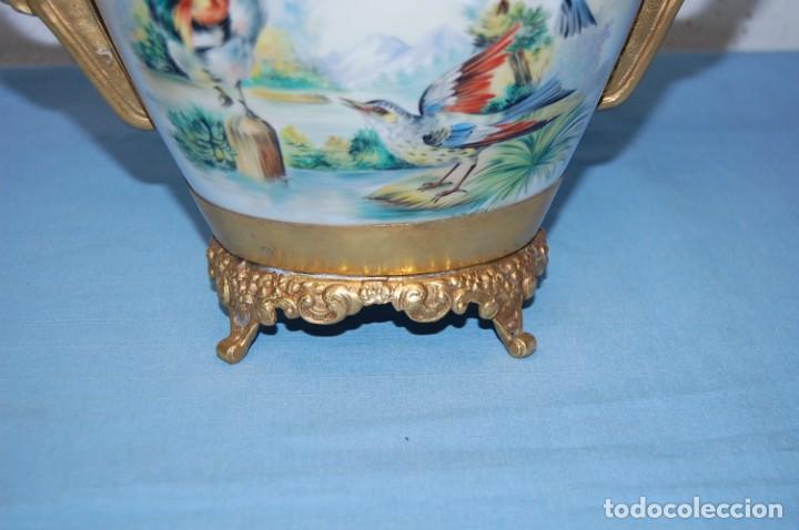 Antig&uuml;edades: CENTRO EN PORCELANA CON MARCA EN BASE - Foto 2
