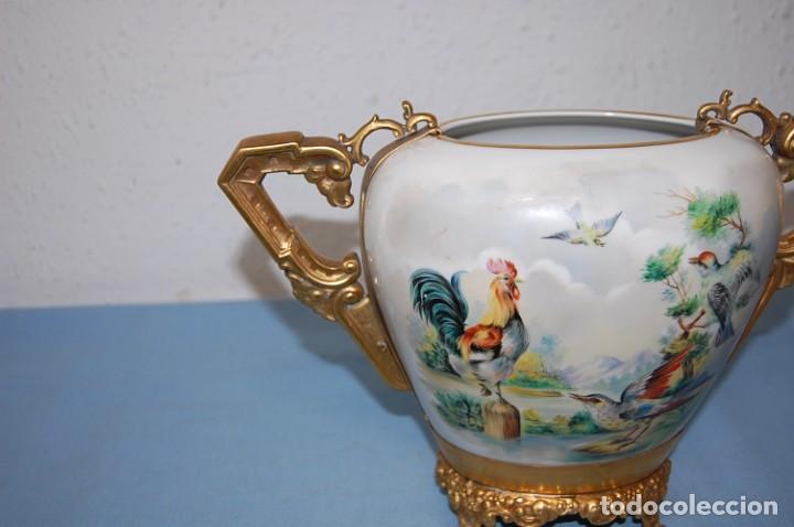 Antig&uuml;edades: CENTRO EN PORCELANA CON MARCA EN BASE - Foto 3