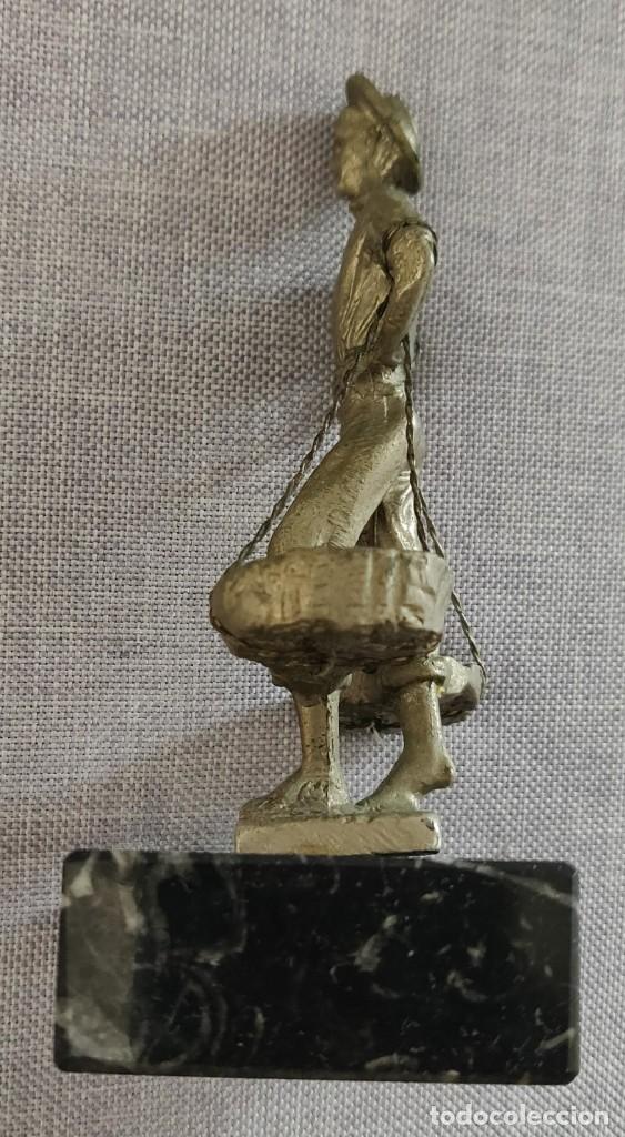 Antig&uuml;edades: Figura de el Cenachero - Foto 2