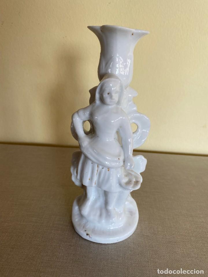 Antig&uuml;edades: CANDELABRO PORCELANA BLANCA - Foto 1