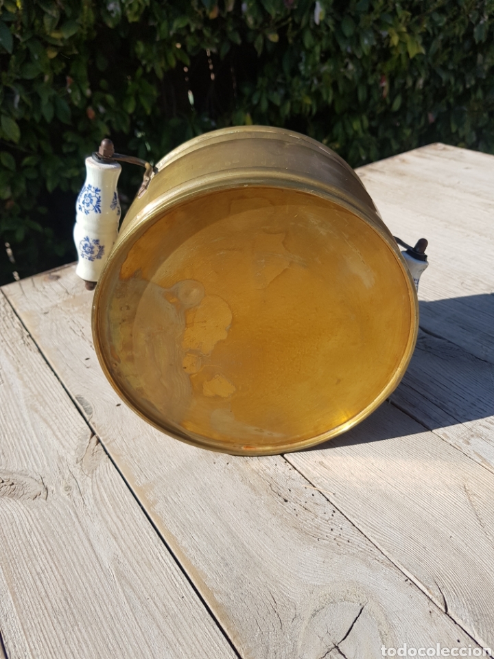 Antig&uuml;edades: Cesta de bronce con asas de porcelana - Foto 3