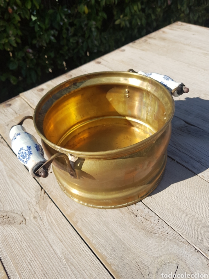 Antig&uuml;edades: Cesta de bronce con asas de porcelana - Foto 1