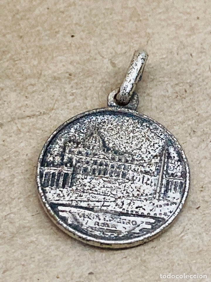 Antig&uuml;edades: Medalla religioso met&aacute;lico - Foto 2
