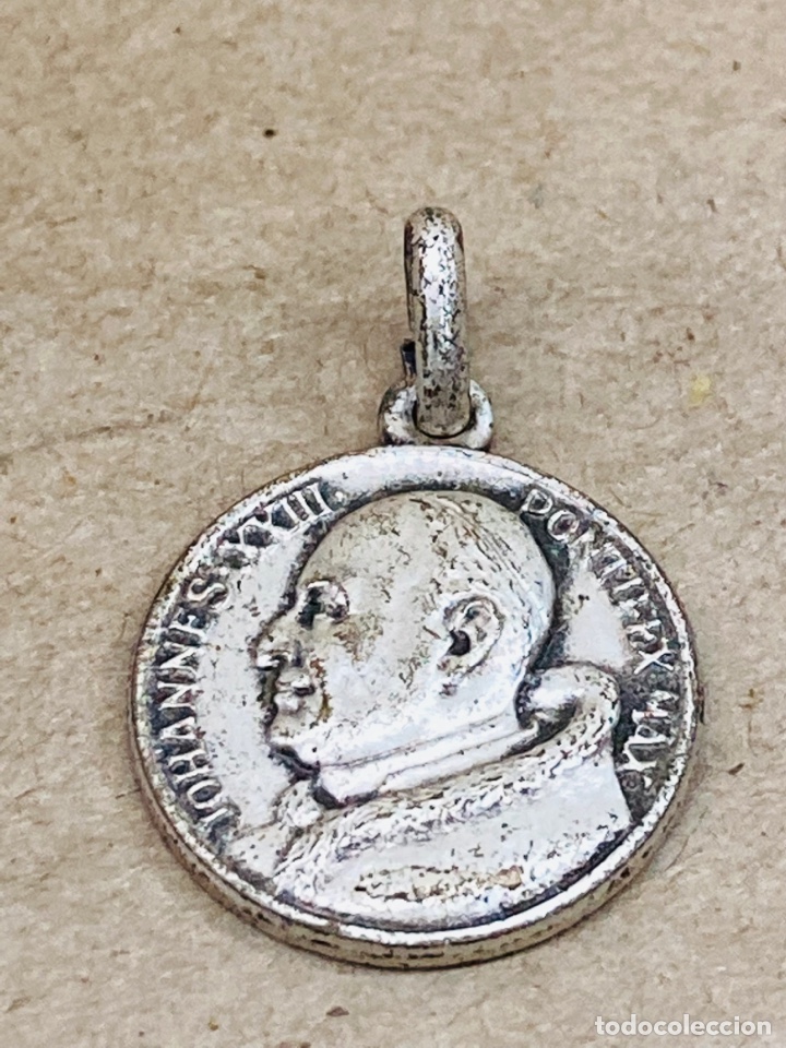 Antig&uuml;edades: Medalla religioso met&aacute;lico - Foto 1
