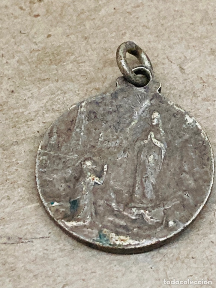Antig&uuml;edades: Medalla religiosa met&aacute;lica - Foto 2