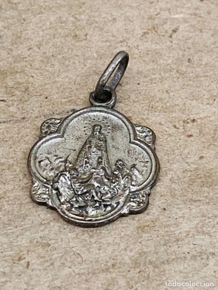 Antig&uuml;edades: Medalla religiosa met&aacute;lica - Foto 1