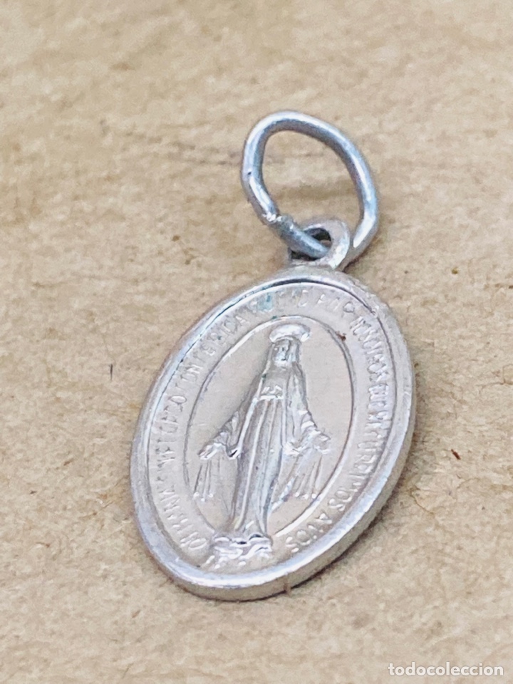 Antig&uuml;edades: Medalla religiosa met&aacute;lica - Foto 1