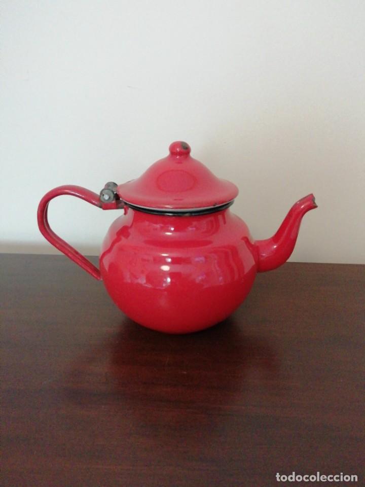 Antig&uuml;edades: Tetera de Hierro Esmaltada Roja - Foto 1