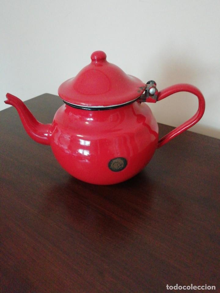 Antig&uuml;edades: Tetera de Hierro Esmaltada Roja - Foto 2