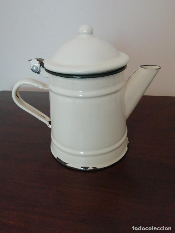 Antig&uuml;edades: Cafetera de hierro Esmaltada Beigs - Foto 2