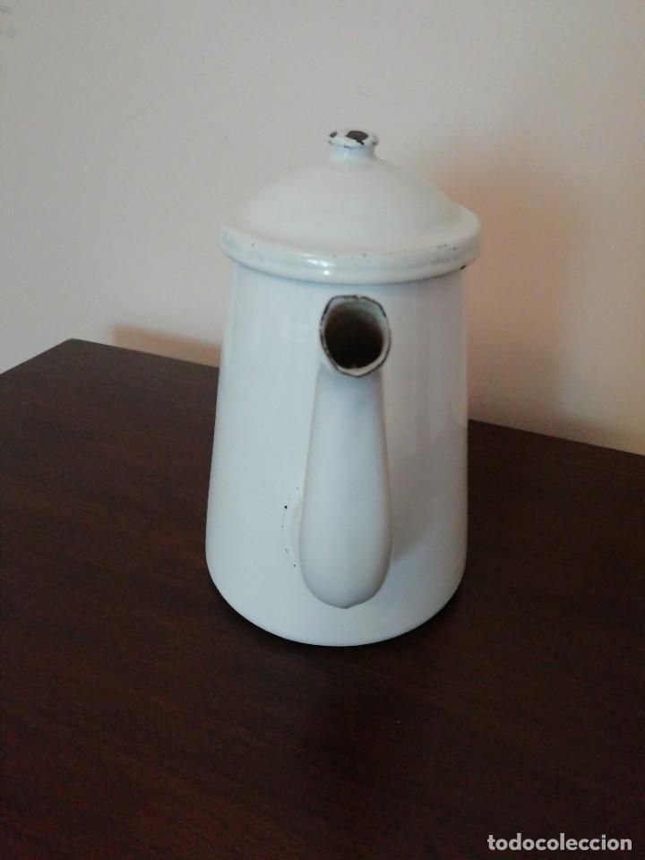 Antig&uuml;edades: Cafetera de Hierro Esmaltada Blanca - Foto 3