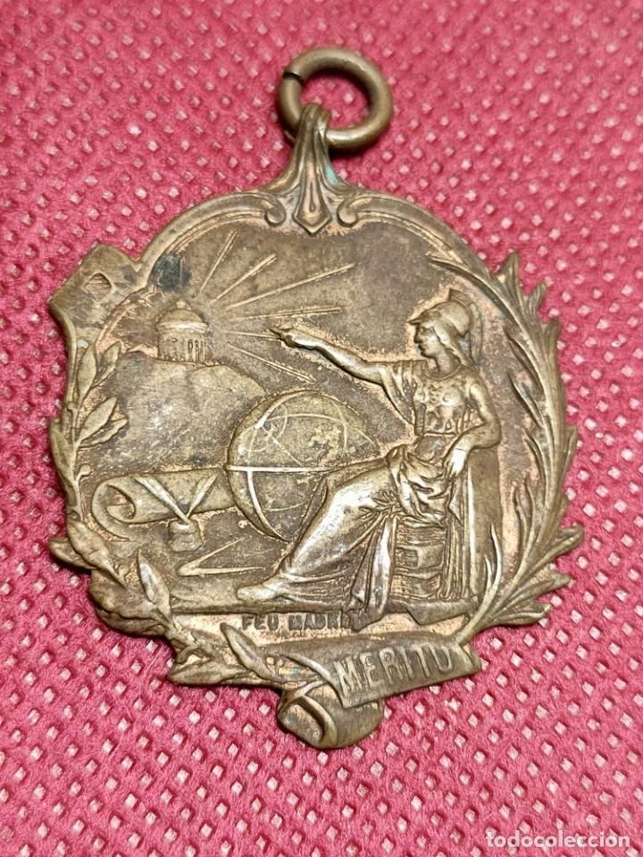 Antig&uuml;edades: MEDALLA MERITO - Foto 1