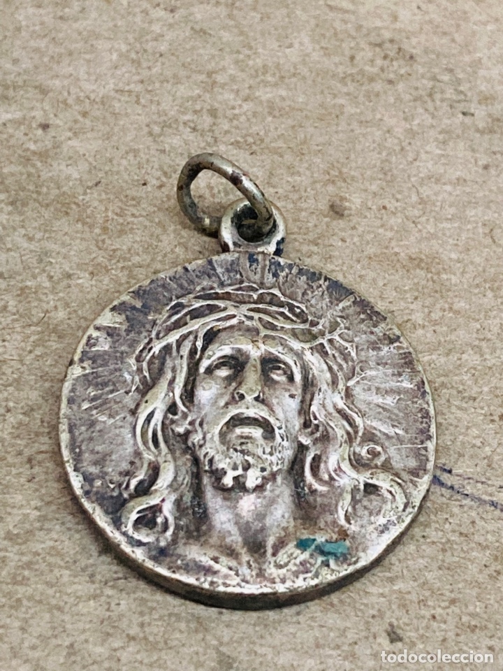 Antig&uuml;edades: Medalla religiosa met&aacute;lica - Foto 2