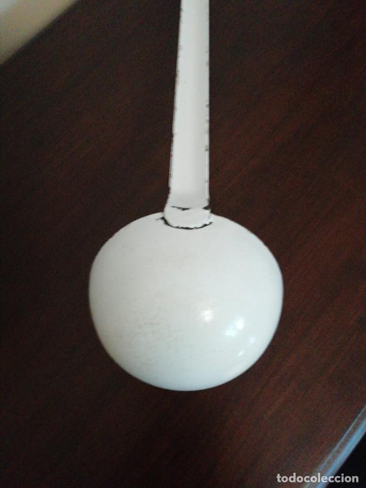 Antig&uuml;edades: Cuchar&oacute;n de hierro esmaltado blanco - Foto 6