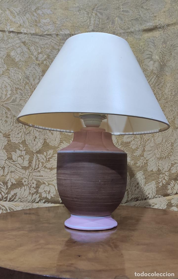 Antig&uuml;edades: L&aacute;mpara sobremesa madera de Imitaci&oacute;n. - Foto 4