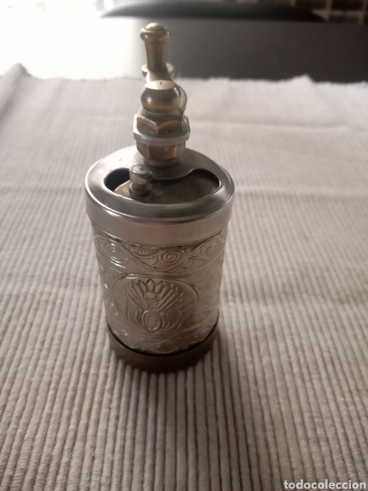 Antig&uuml;edades: Molinillo de metal repujado - Foto 2