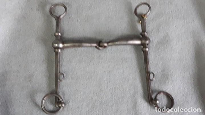 Antig&uuml;edades: Bocado ligero articulado. - Foto 1