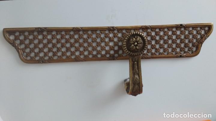 Antig&uuml;edades: Manillones de puerta en bronce fundido - Foto 1