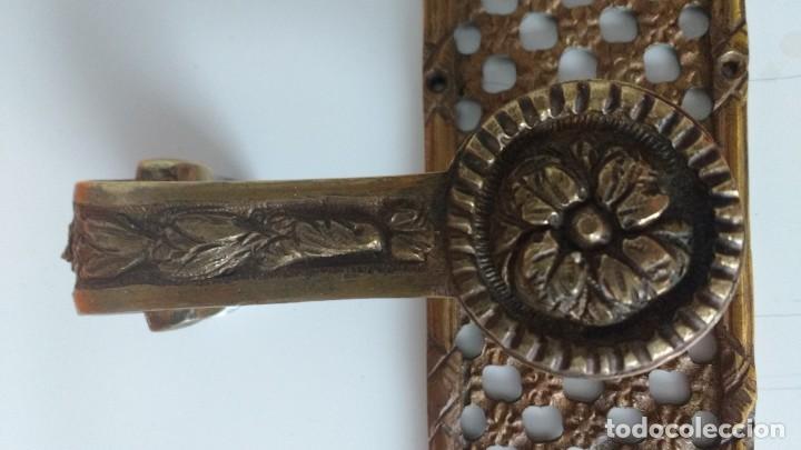 Antig&uuml;edades: Manillones de puerta en bronce fundido - Foto 2