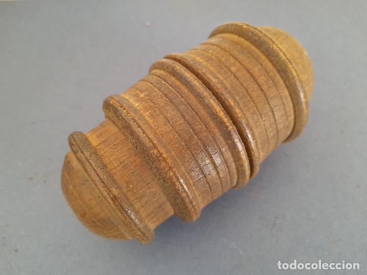 Antig&uuml;edades: contrapeso de madera 12x6cm aprox, 300g aprox