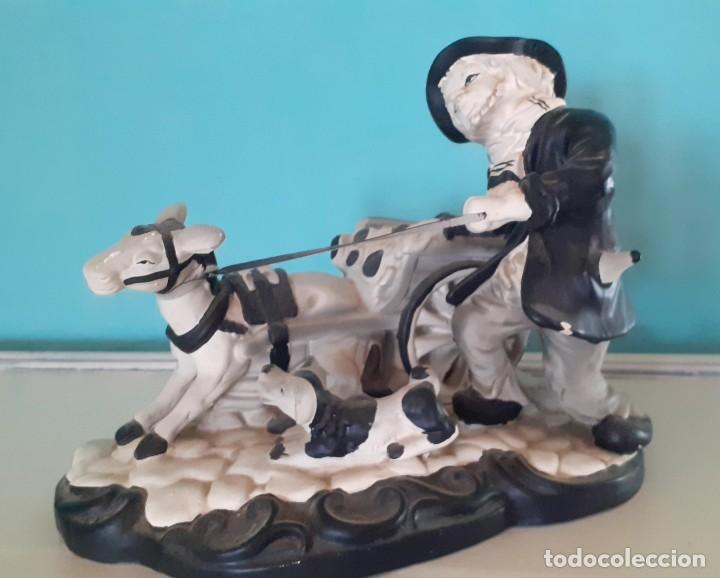 Antig&uuml;edades: Figura de escayola de Granjero - Foto 1