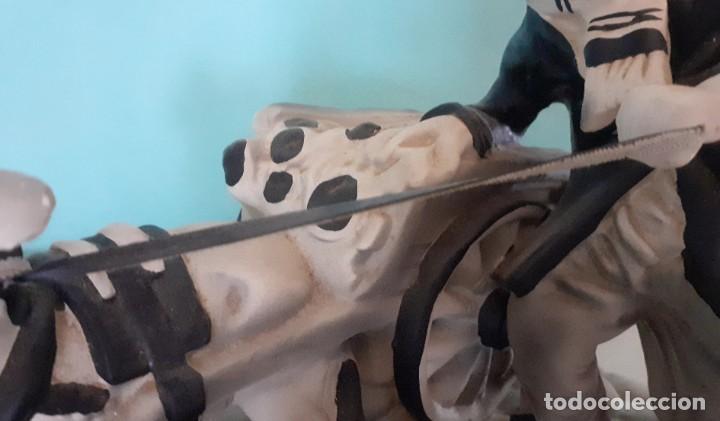 Antig&uuml;edades: Figura de escayola de Granjero - Foto 3