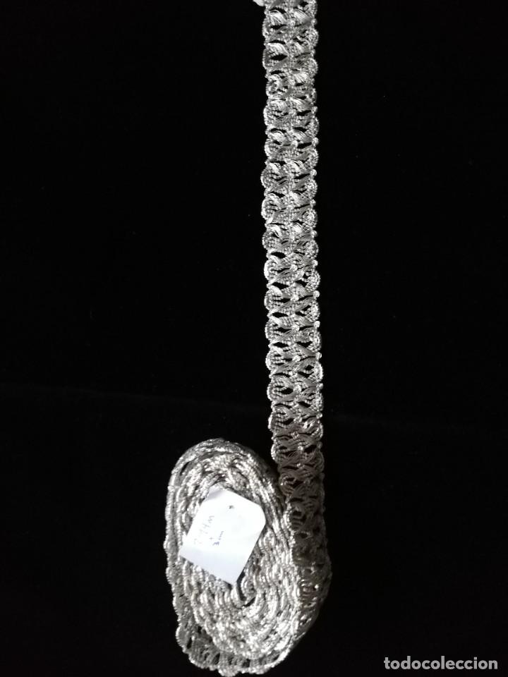 Antig&uuml;edades: Gal&oacute;n de algod&oacute;n e hilo plata no met&aacute;lico. 294cm x 3cm - Foto 2