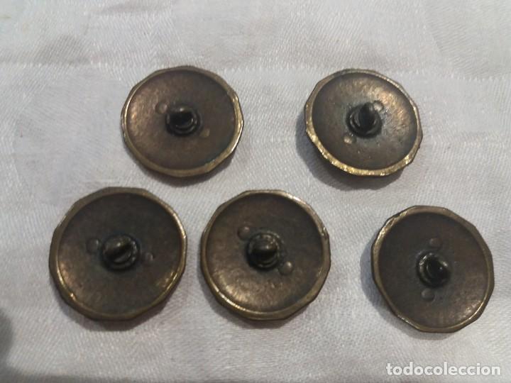Antig&uuml;edades: Botones de bronce y nacar 3 cm - Foto 2