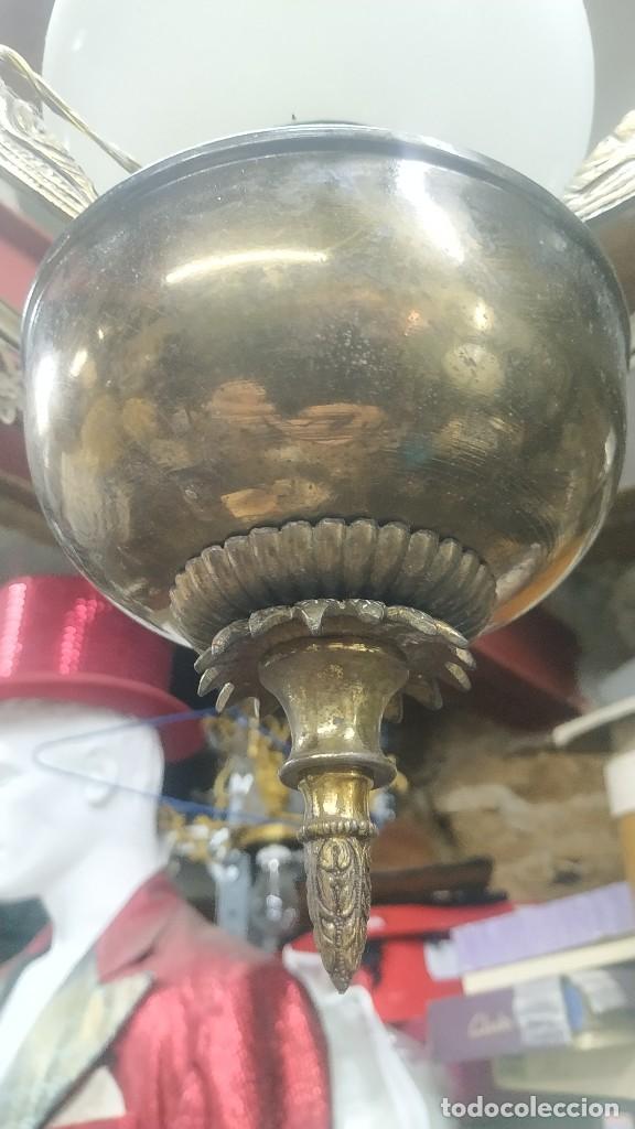 Antig&uuml;edades: L&aacute;mpara de techo de opalina blanca tipo quinqu&eacute; - Foto 5