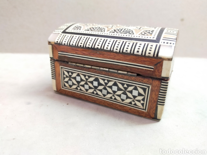 Antig&uuml;edades: CAJA COFRE EN MADERA CON INCRUSTACIONES. - Foto 4