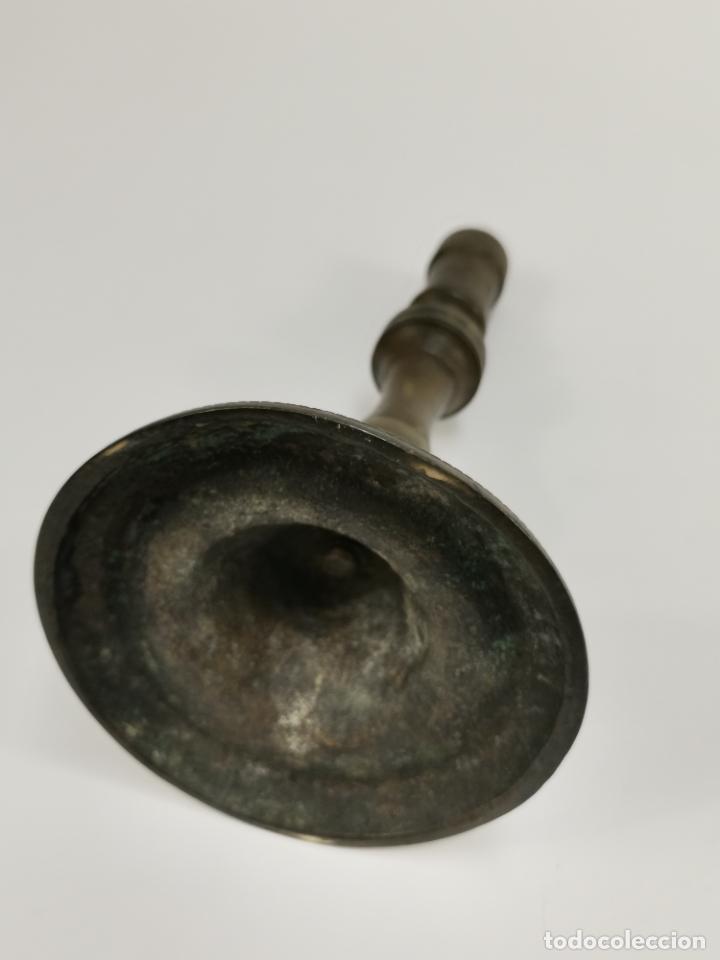Antig&uuml;edades: PORTAVELAS DE BRONCE. SIGLO XIX. - Foto 4
