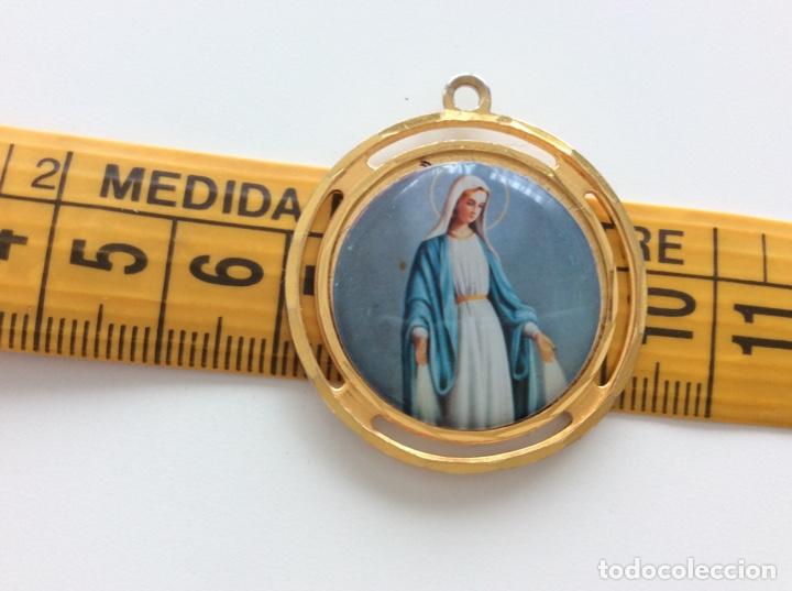 Antig&uuml;edades: Medalla dorada de la Virgen Milagrosa - Foto 3