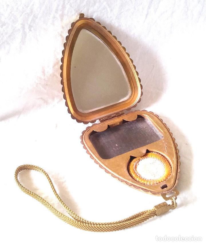 Antig&uuml;edades: Polvera con Espejo de Bronce S XIX. Med. 8 cm - Foto 2