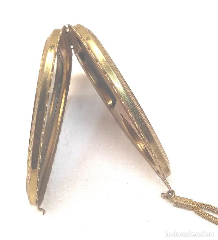 Antig&uuml;edades: Polvera con Espejo de Bronce S XIX. Med. 8 cm - Foto 3