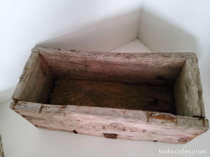 Antig&uuml;edades: ANTIGUA CAJA RUSTICA DE MADERA - Foto 4
