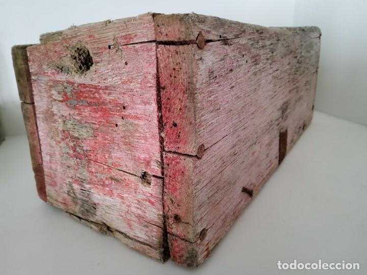 Antig&uuml;edades: ANTIGUA CAJA RUSTICA DE MADERA - Foto 6