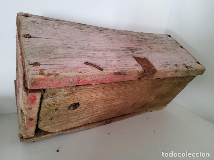 Antig&uuml;edades: ANTIGUA CAJA RUSTICA DE MADERA - Foto 8