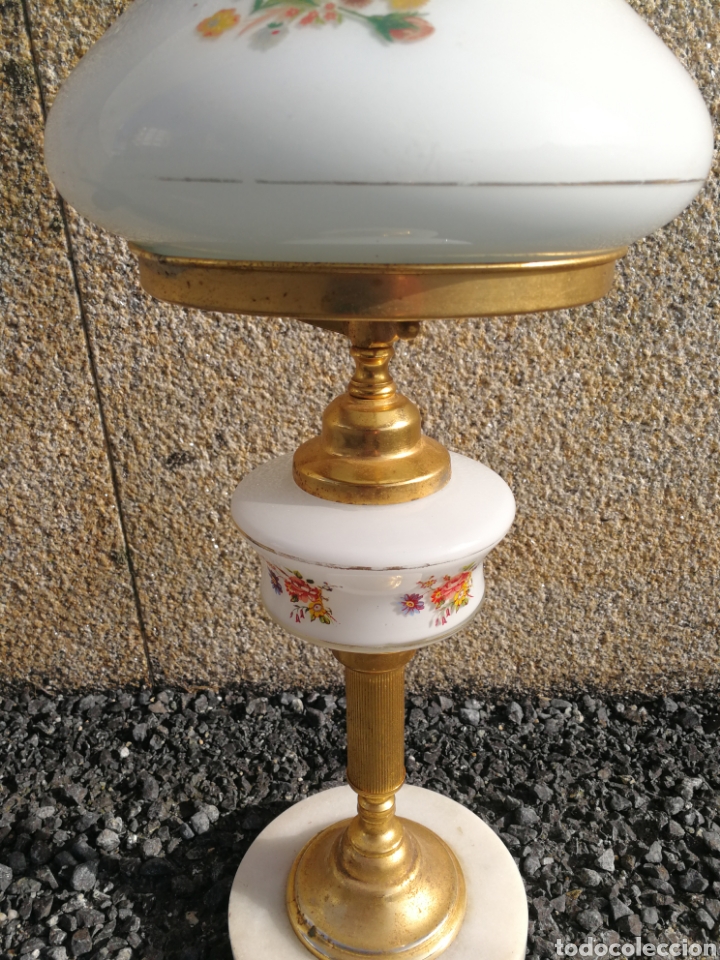 Antig&uuml;edades: LAMPARA DE MESA CON TULIPA OPALINA - Foto 3