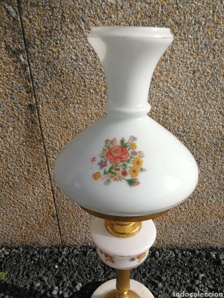 Antig&uuml;edades: LAMPARA DE MESA CON TULIPA OPALINA - Foto 1