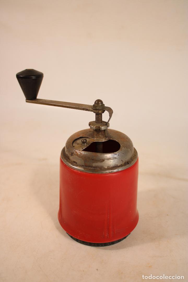 Antiques: antiguo molinillo de caf&eacute;