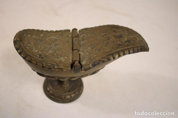 Antig&uuml;edades: antigua naveta de bronce - Foto 2