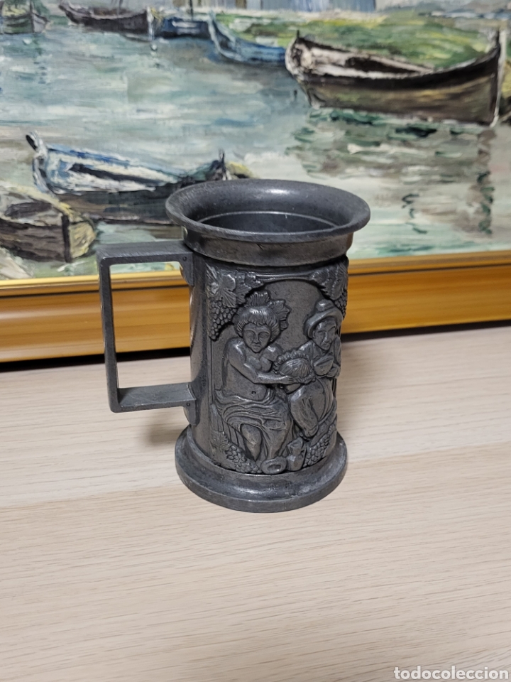 Antig&uuml;edades: JARRA METALICA. CON RELIEVE. VELAZQUEZ TRIUNFO DE VACO