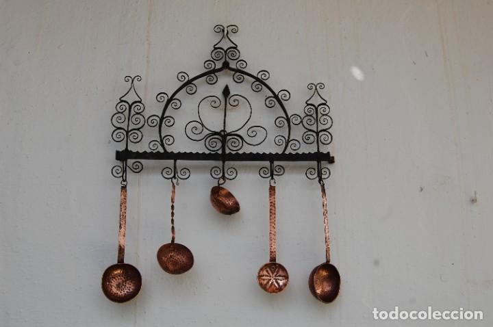 Antiques: ANTIG&Uacute;AS MINIATURAS DE COBRE 8 PIEZAS Y EXPOSITOR PARA 5. S. XX PRINCIPIOS