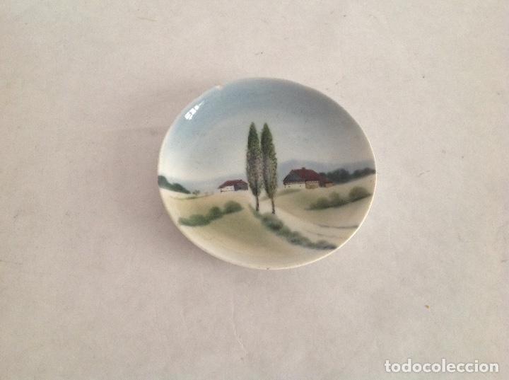 Antig&uuml;edades: Platillo circular de porcelana - Foto 1