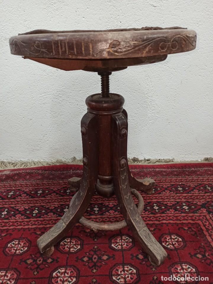 Antig&uuml;edades: Antiguo taburete de piano de madera de haya. - Foto 3