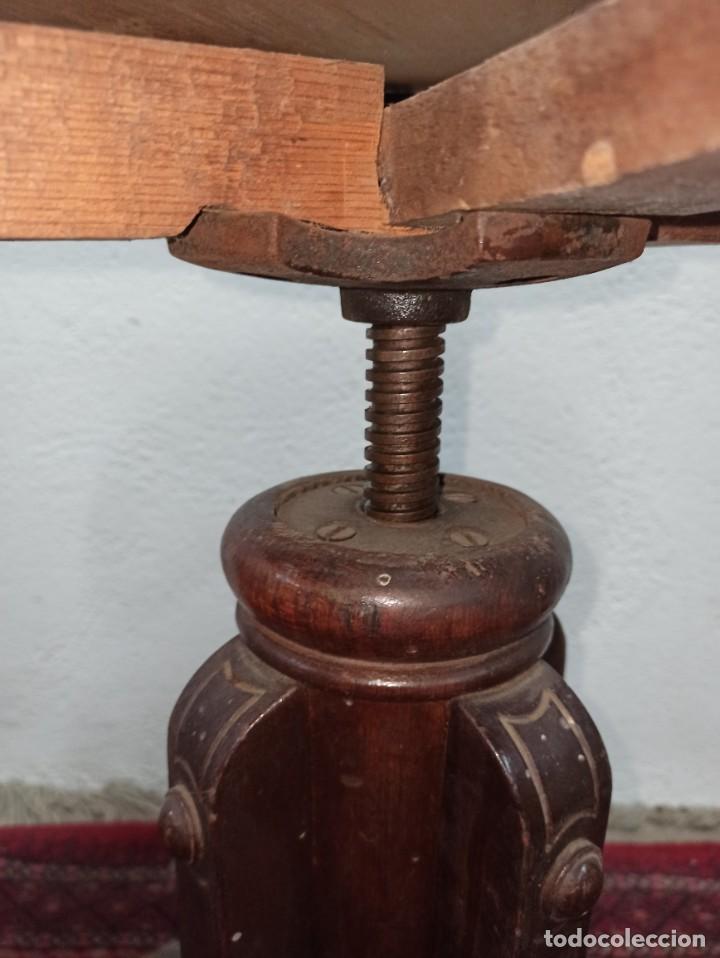Antig&uuml;edades: Antiguo taburete de piano de madera de haya. - Foto 4