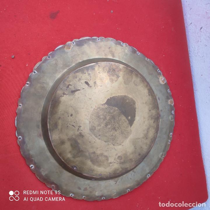 Antig&uuml;edades: plato de metal - Foto 2